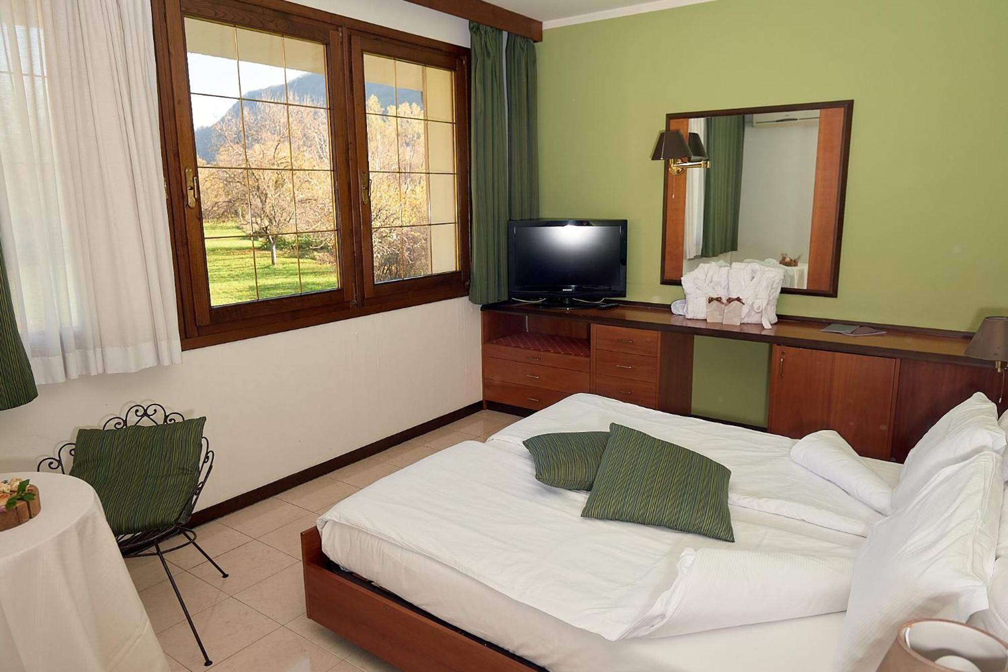 Ai Cadelach Hotel Giulia Ревине-Лаго Экстерьер фото