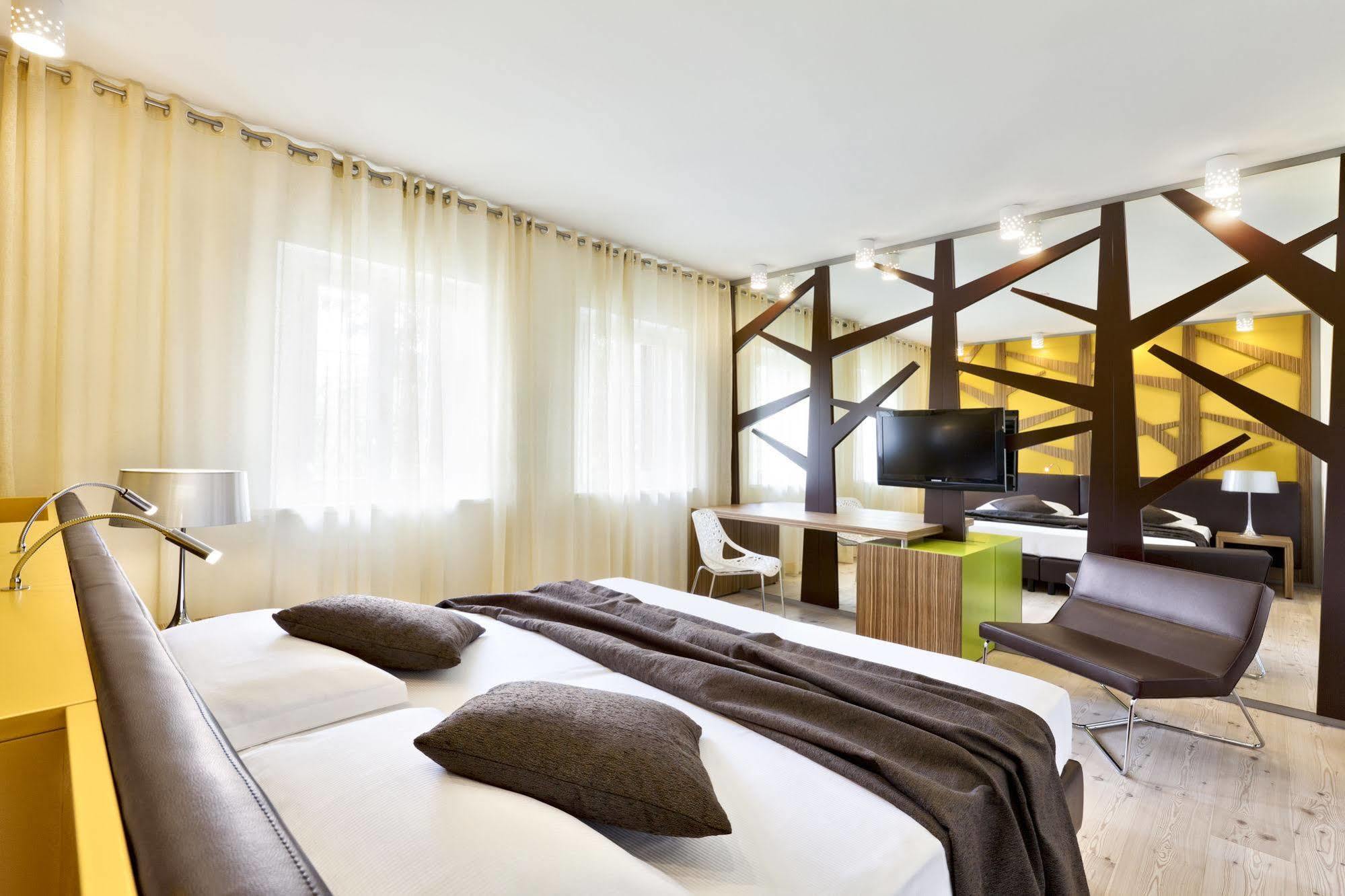 Ai Cadelach Hotel Giulia Ревине-Лаго Экстерьер фото